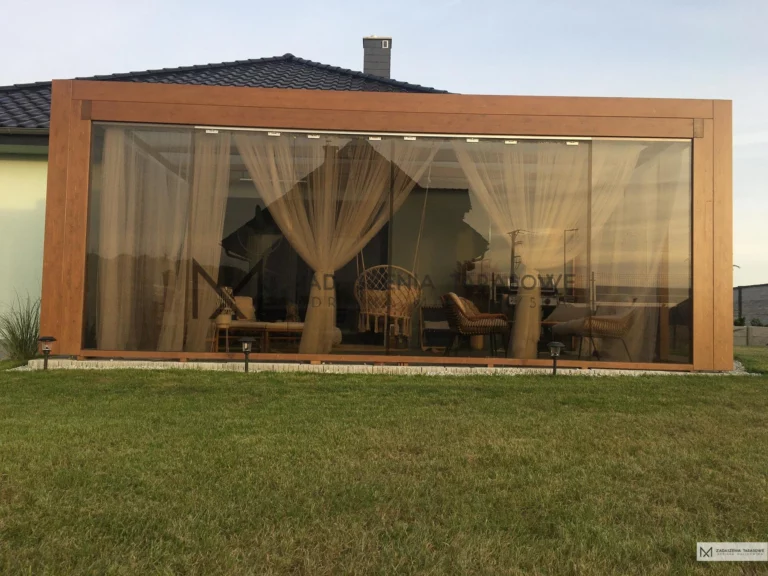 pergola z zasłonami