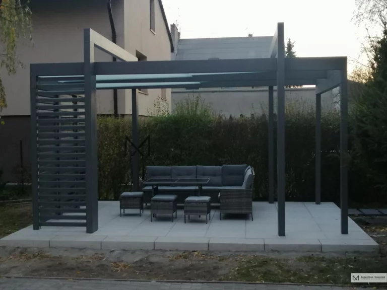 prosta nowoczesna altanka ogrodowa