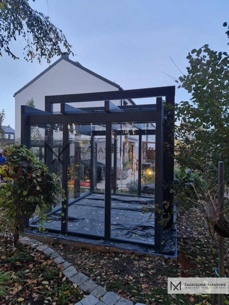 przeszklona altana