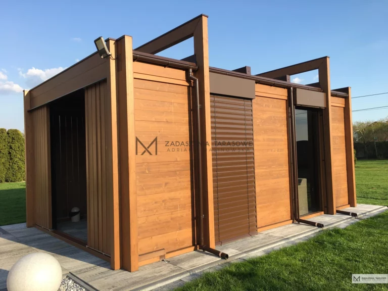 rolety w nowoczesnej altanie