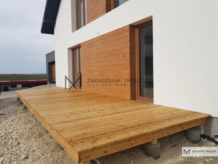 taras z modrzewia naturalny