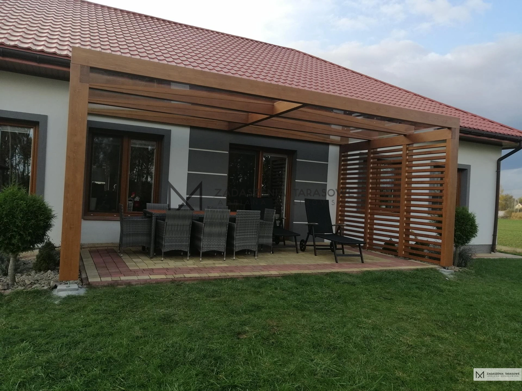 zadaszenie z ekranami