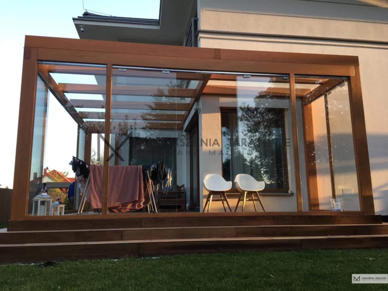 zadaszenie ze szkłem na jesionie