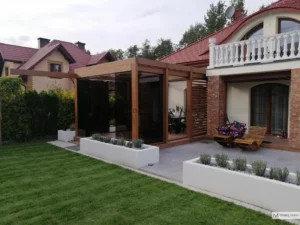 zaprojektowane zadaszenie z pergolą