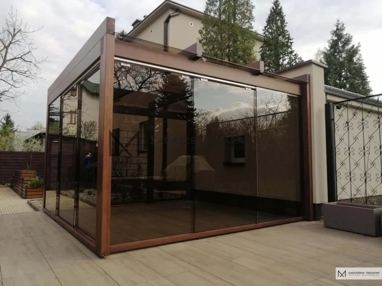 nowoczesne zadaszenie w ogrodzie