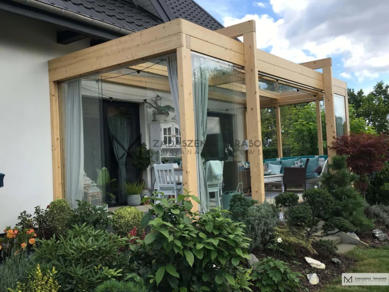 zadaszenie w naturalnym kolorze