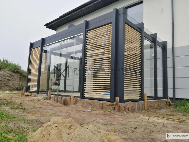 żaluzje w zadaszeniu