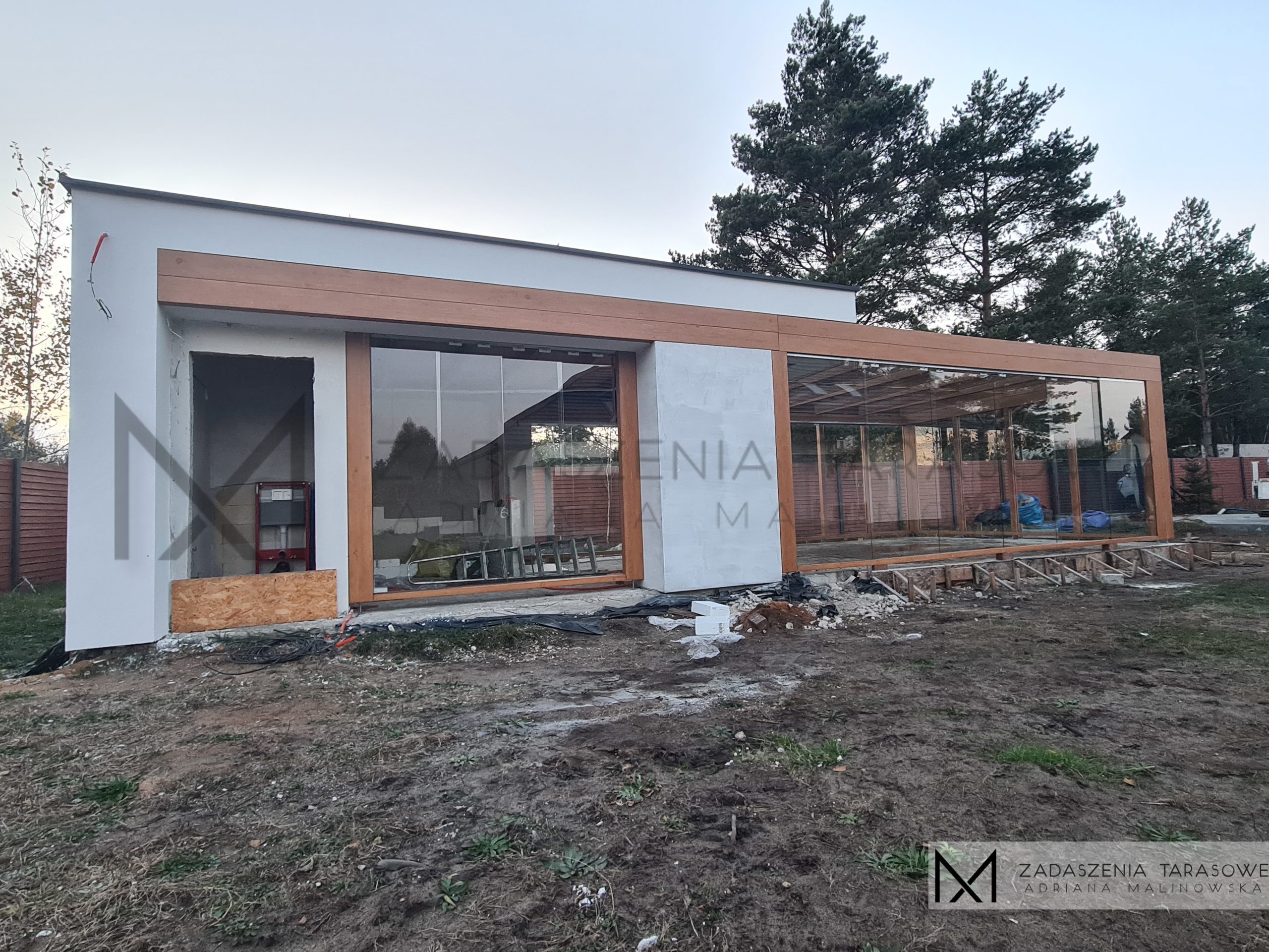 Altana nowoczesna murowano drewniana