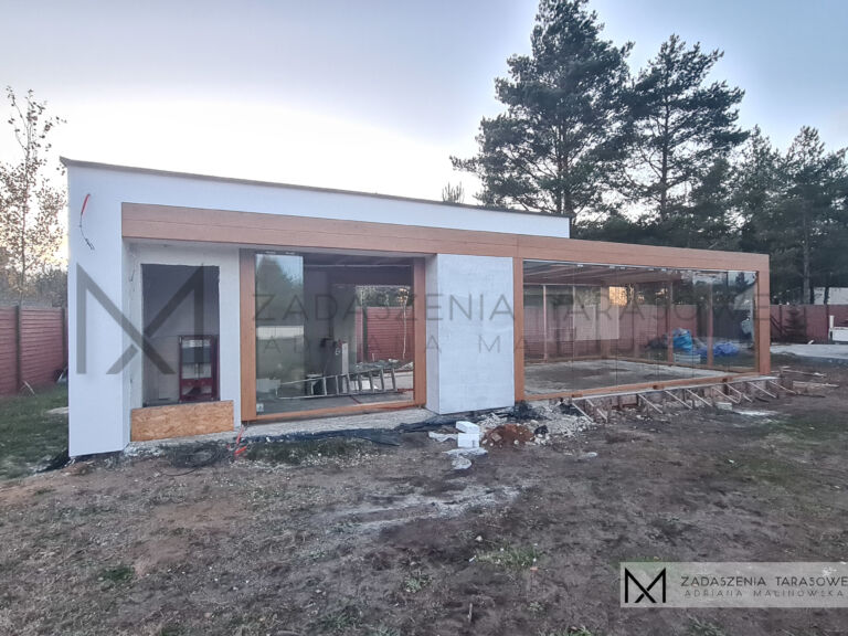 Nowoczesna altana murowano drewniana