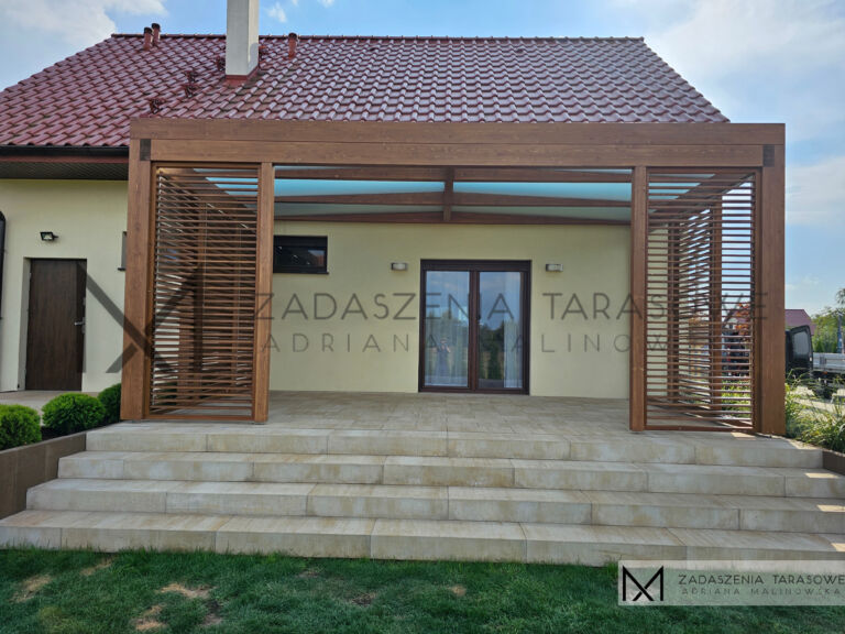 Zadaszenie z żaluzjami