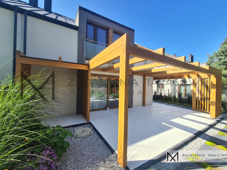 drewutnia przy zadaszeniu