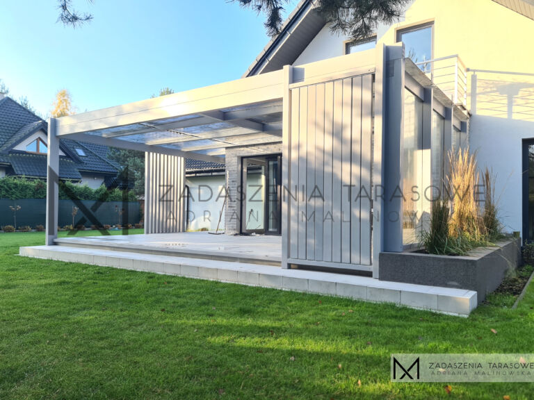 narożny taras z lamelami