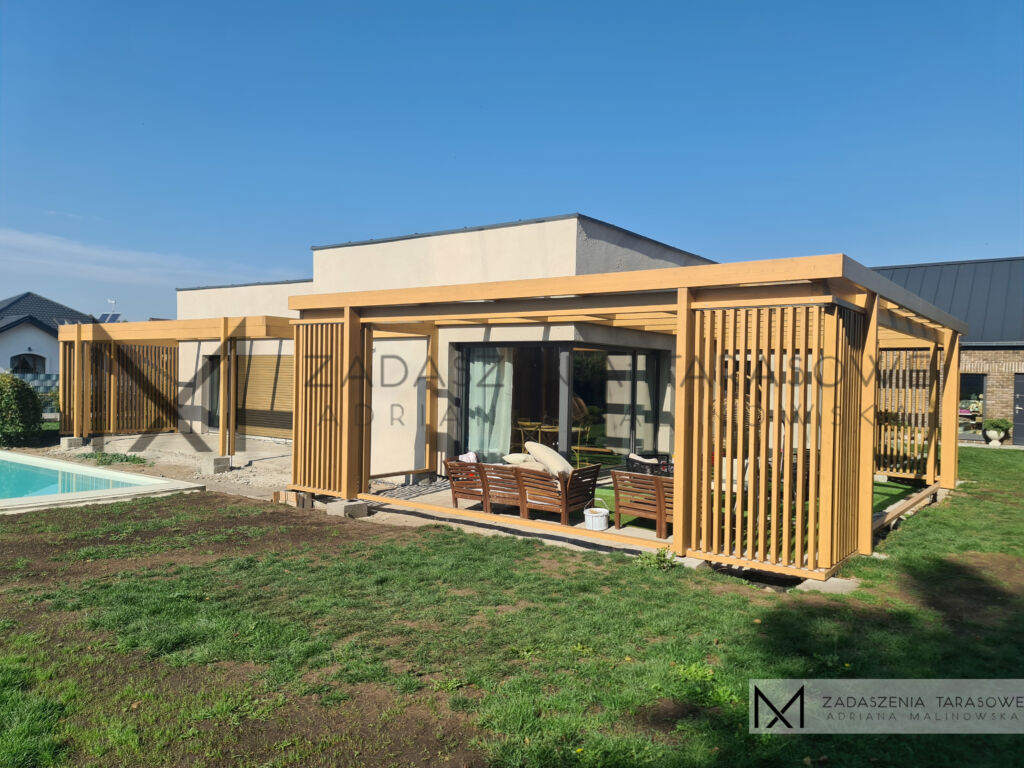 rolety w nowoczesnej altanie