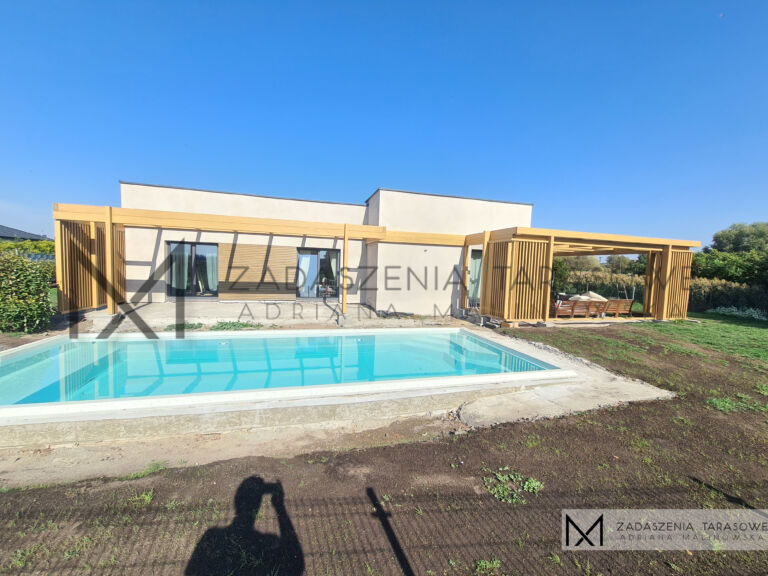 nowoczesne pergole drewniane z basenem