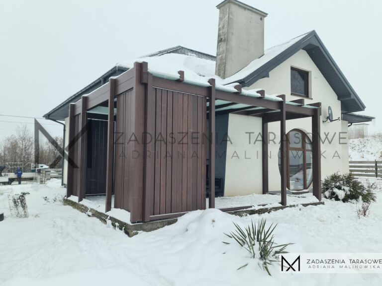 taras na narożniku budynku