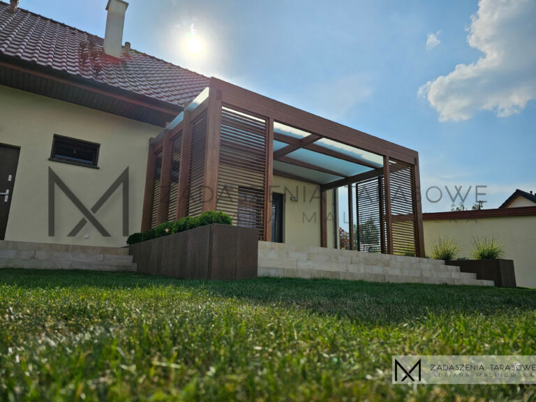 tarasowe zadaszenie z żaluzjami