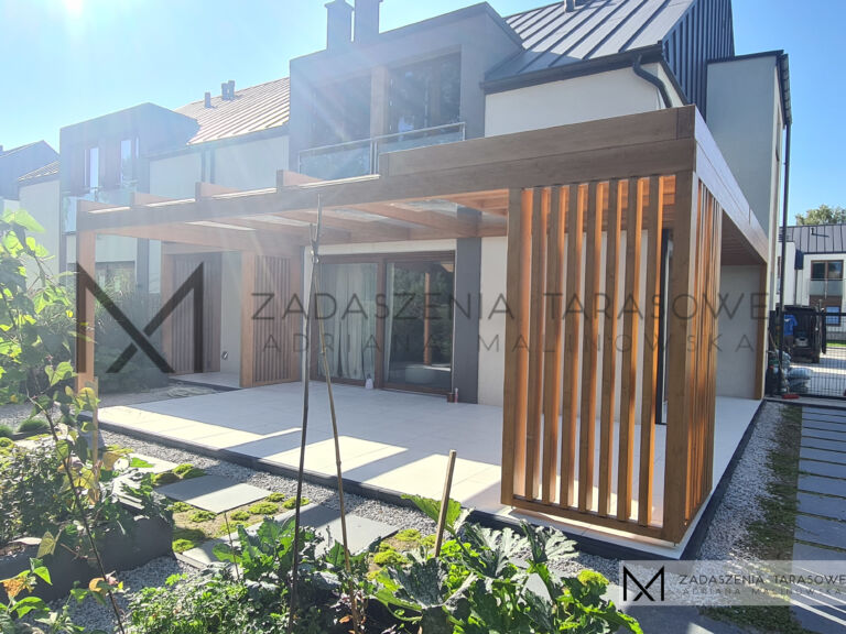 zadaszenie tarasu narożne z drewutnią