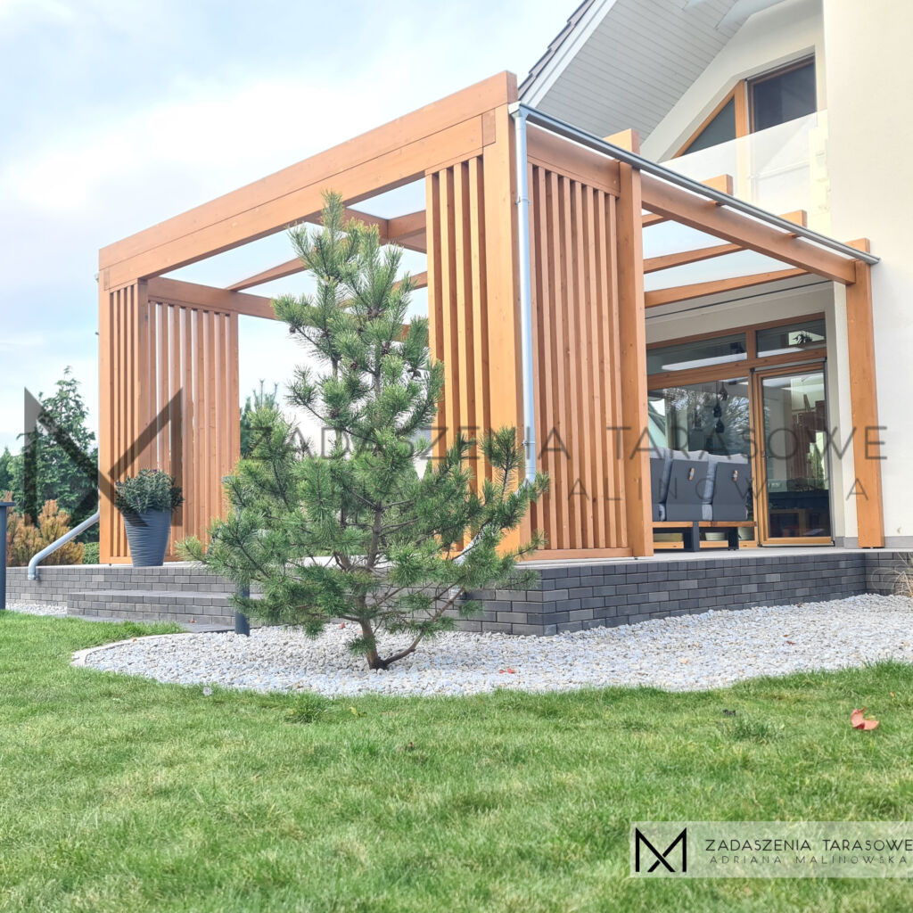 rolety w nowoczesnej altanie