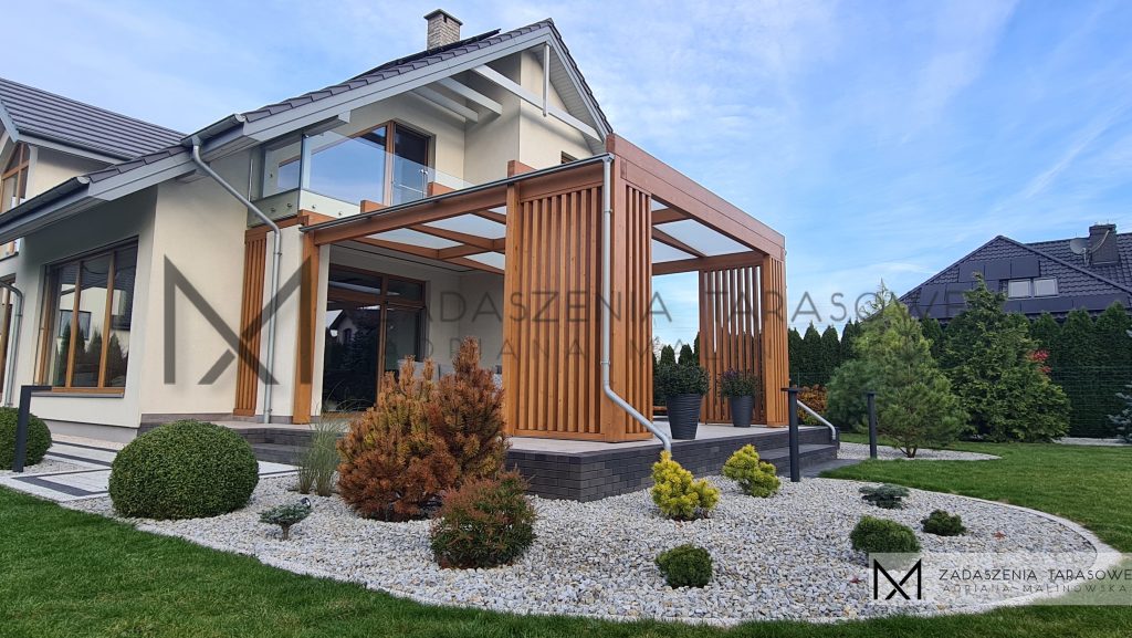 zadaszenie w ogrodzie